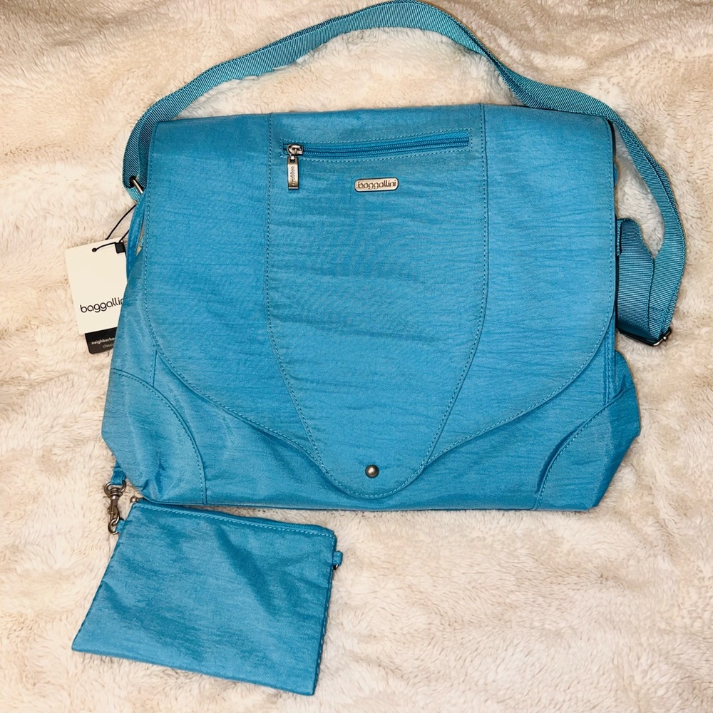 Baggallini Crossbody Weekend Messenger bag, light blue